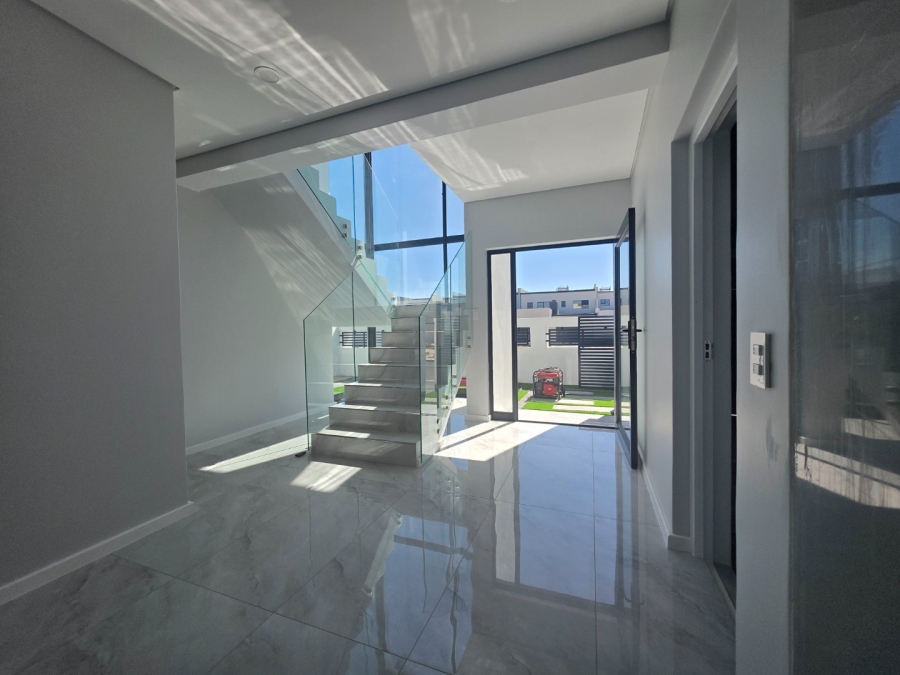 4 Bedroom Property for Sale in Sandown Western Cape